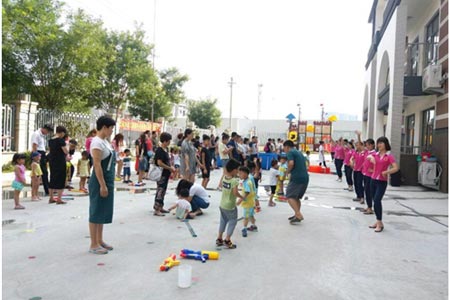 清凉一夏 快乐嬉水 —大风车翡翠外滩幼儿园学期汇报展示