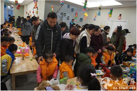 小小的交换 大大的快乐----大风车翡翠外滩幼儿园第一届跳蚤市场