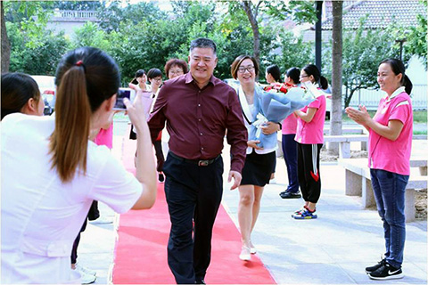 挚爱教师节 大风车教育集团领导走访慰问各直营园所